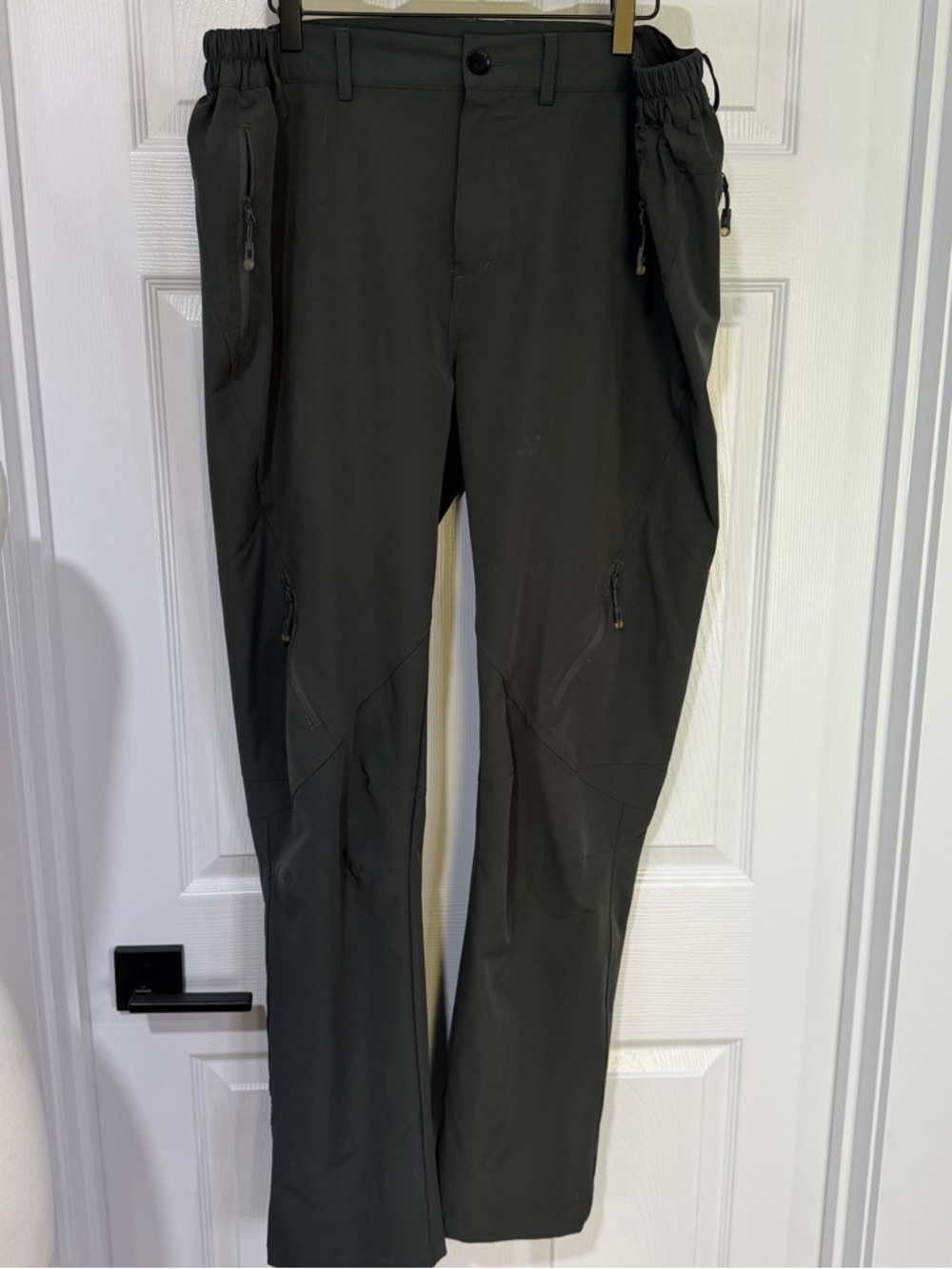 Men's olive green  Cargo Pants with Zippered Pockets